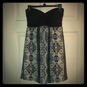 ✨5/$15✨ bundles only Strapless dress